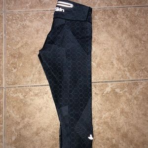 BioSkin Capri leggings